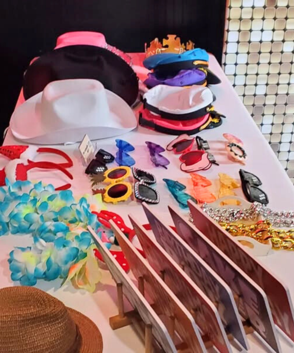 Store Prop Table Premium Props w/Table (upgrade) – Photobooth KC