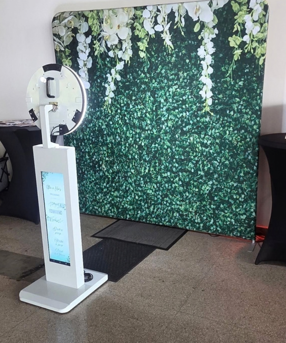 Premium Photo Booth Reservation (Hourly)